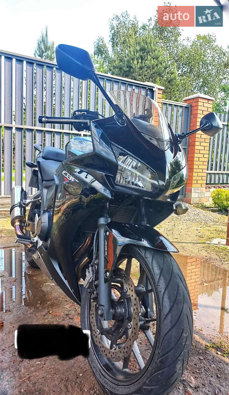 Спортбайк Honda CBR 400R 2013 в Василькові фото 2 Спортбайк Honda CBR 400R 2013 в Василькові
