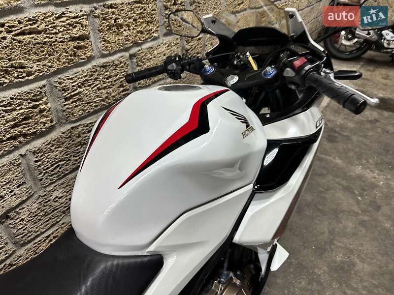 Спортбайк Honda CBR 400R 2021 в Одесі фото 3 Спортбайк Honda CBR 400R 2021 в Одесі