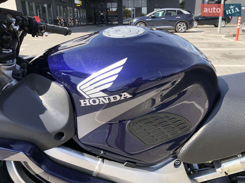 Спортбайк Honda CBR 600F4i 2002 в Виннице