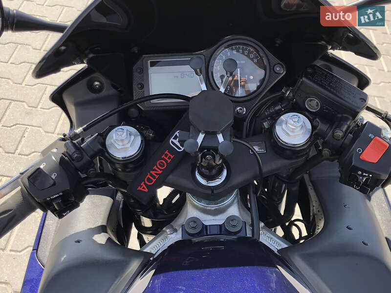 Спортбайк Honda CBR 600F4i 2002 в Виннице