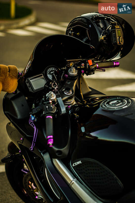 Спортбайк Honda CBR 600F4i 2006 в Киеве