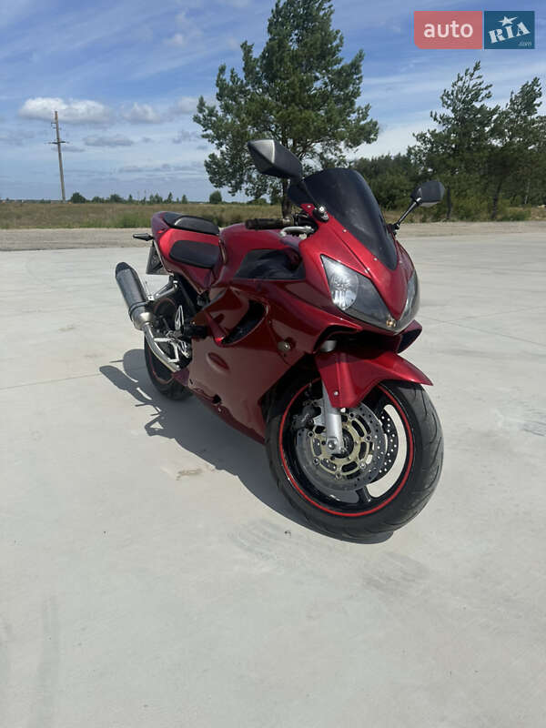 Спортбайк Honda CBR 600F4i 2001 в Камне-Каширском