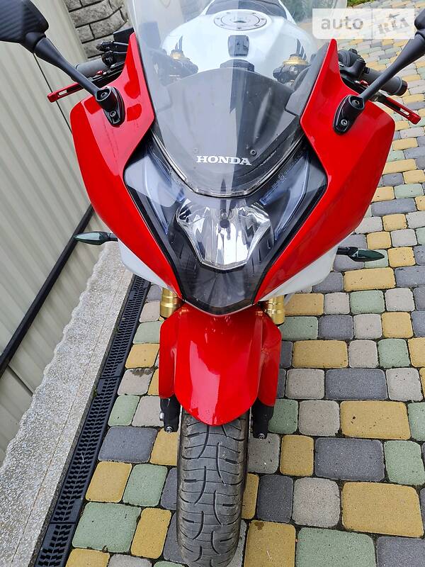Мотоцикл Спорт-туризм Honda CBR 600F 2011 в Кицмани