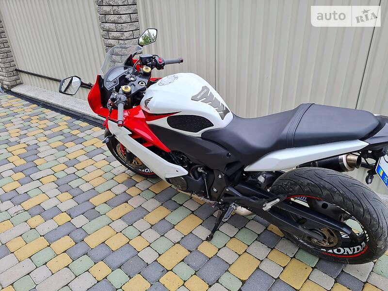 Мотоцикл Спорт-туризм Honda CBR 600F 2011 в Кицмани