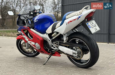 Спортбайк Honda CBR 600F 2000 в 