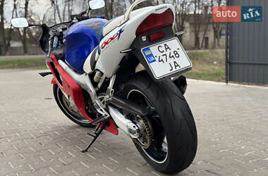 Спортбайк Honda CBR 600F 2000 в 