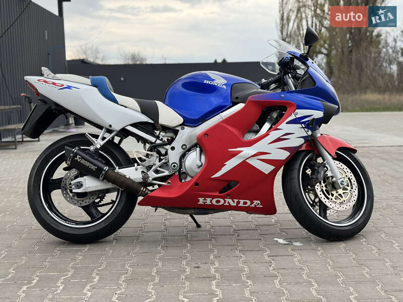 Спортбайк Honda CBR 600F 2000 в Христиновке
