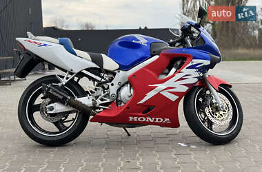 Спортбайк Honda CBR 600F 2000 в 