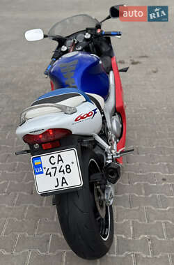 Спортбайк Honda CBR 600F 2000 в 