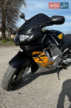Спортбайк Honda CBR 600F 2000 в 