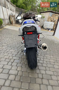 Спортбайк Honda CBR 600F 2000 в 