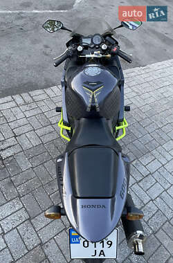 Спортбайк Honda CBR 600F 2001 в 