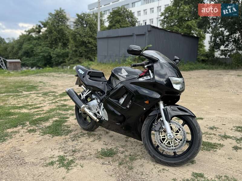 Спортбайк Honda CBR 600F 1998 в 