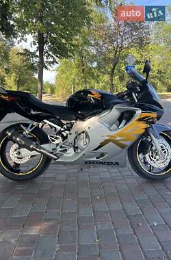 Спортбайк Honda CBR 600F 2000 в 