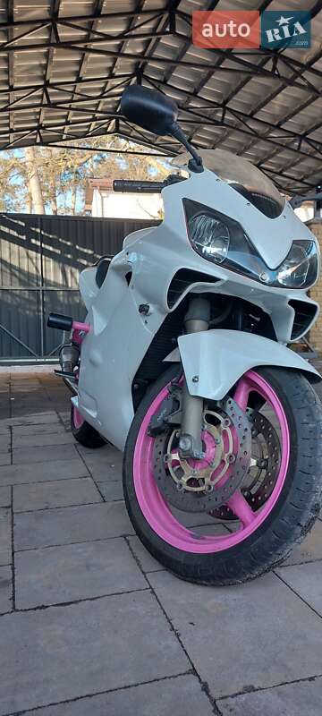 Спортбайк Honda CBR 600F 2001 в Киеве