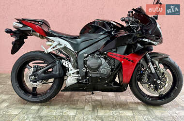 Мотоцикл Спорт-туризм Honda CBR 600RR 2010 в 
