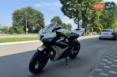 Спортбайк Honda CBR 600RR 2010 в 