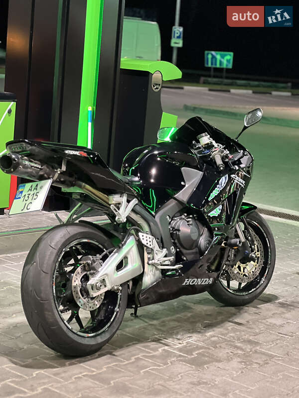 Спортбайк Honda CBR 600RR 2014 в Буче