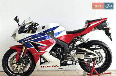Спортбайк Honda CBR 600RR 2013 в  фото 8 Спортбайк Honda CBR 600RR 2013 в