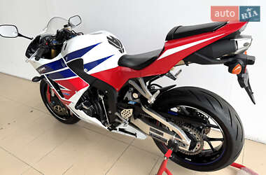 Спортбайк Honda CBR 600RR 2013 в  фото 12 Спортбайк Honda CBR 600RR 2013 в