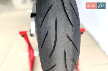 Спортбайк Honda CBR 600RR 2013 в  фото 32 Спортбайк Honda CBR 600RR 2013 в