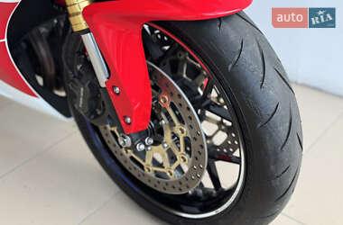 Спортбайк Honda CBR 600RR 2013 в  фото 37 Спортбайк Honda CBR 600RR 2013 в