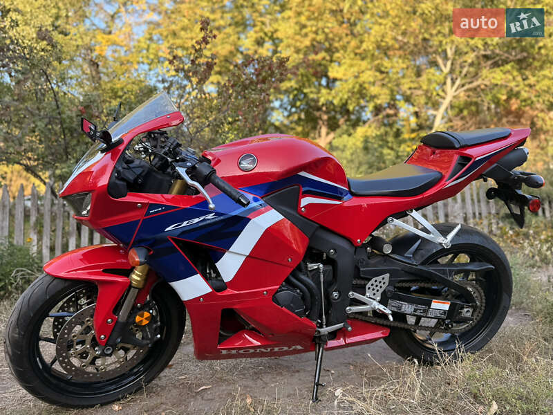 Спортбайк Honda CBR 600RR 2024 в 