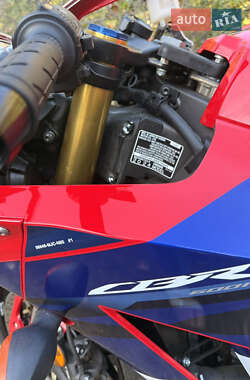 Спортбайк Honda CBR 600RR 2024 в 