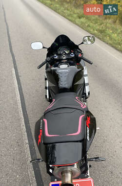 Спортбайк Honda CBR 600RR 2005 в  фото 5 Спортбайк Honda CBR 600RR 2005 в