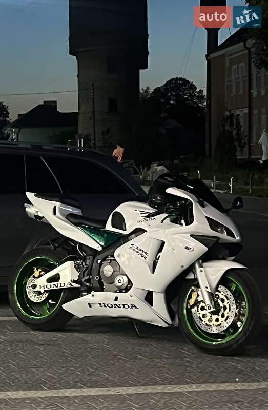 Спортбайк Honda CBR 600RR 2004 в Золочеві фото Спортбайк Honda CBR 600RR 2004 в Золочеві