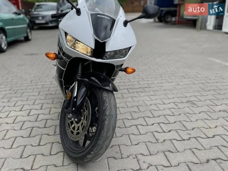 Спортбайк Honda CBR 600RR 2016 в Черновцах фото 3 Спортбайк Honda CBR 600RR 2016 в Черновцах