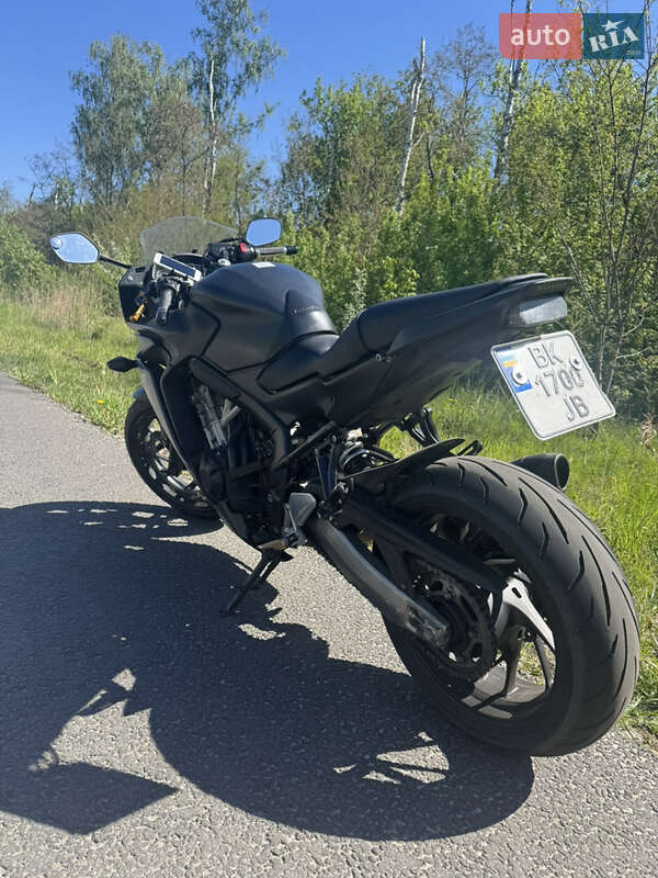 Спортбайк Honda CBR 650F 2015 в Киеве фото 10 Спортбайк Honda CBR 650F 2015 в Киеве