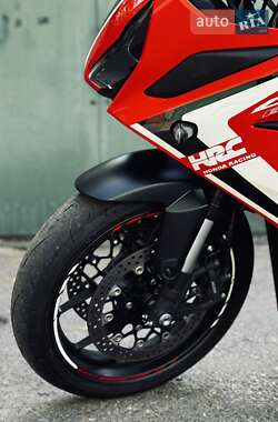 Спортбайк Honda CBR 650R 2022 в 