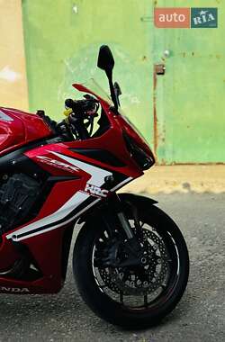 Спортбайк Honda CBR 650R 2022 в 