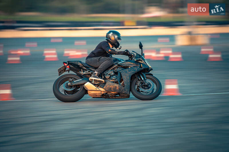 Спортбайк Honda CBR 650R 2024 в Харкові