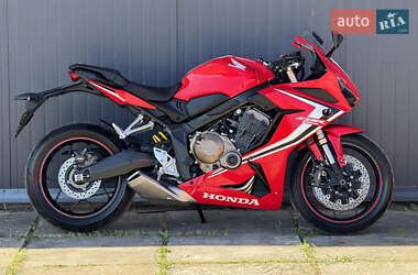Спортбайк Honda CBR 650R 2019 в 