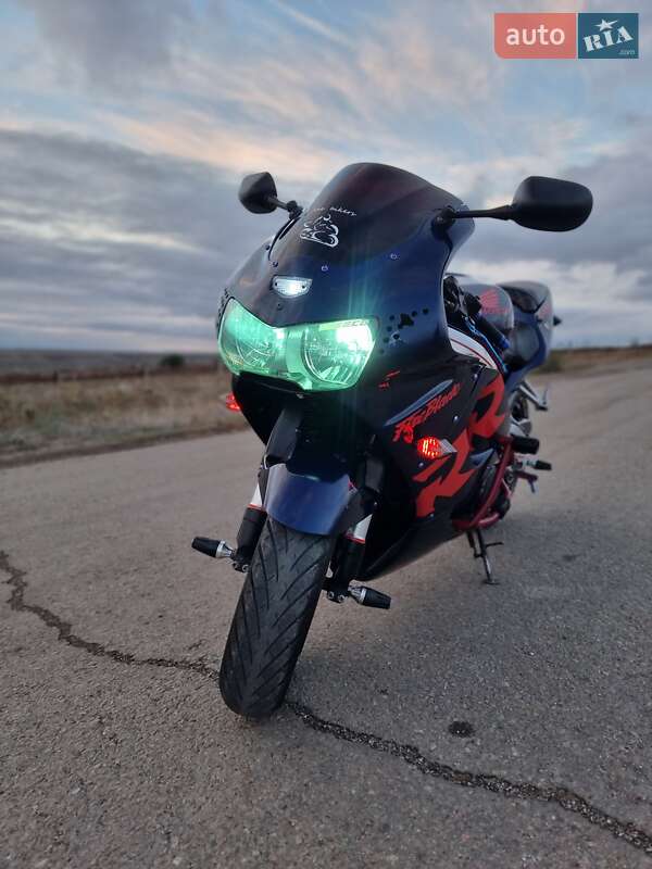 Спортбайк Honda CBR 900RR 1995 в Николаеве