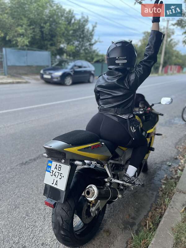 Спортбайк Honda CBR 929RR 2001 в Жмеринке фото 12 Спортбайк Honda CBR 929RR 2001 в Жмеринке