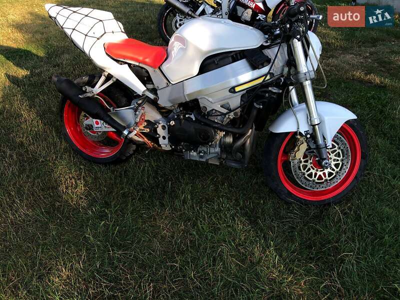 Спортбайк Honda CBR 954RR 2003 в Теофиполе