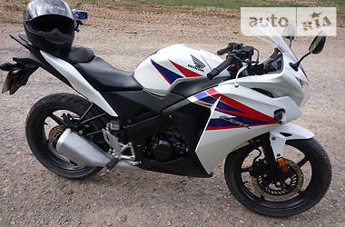 Мотоциклы Honda CBR 2012 в Чемеровцах