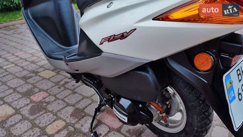 Скутер Honda CHS 125 2014 в Ровно