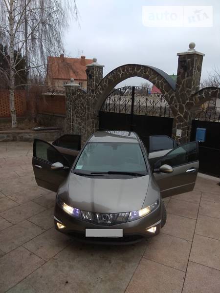 Хэтчбек Honda Civic 2006 в Южноукраинске