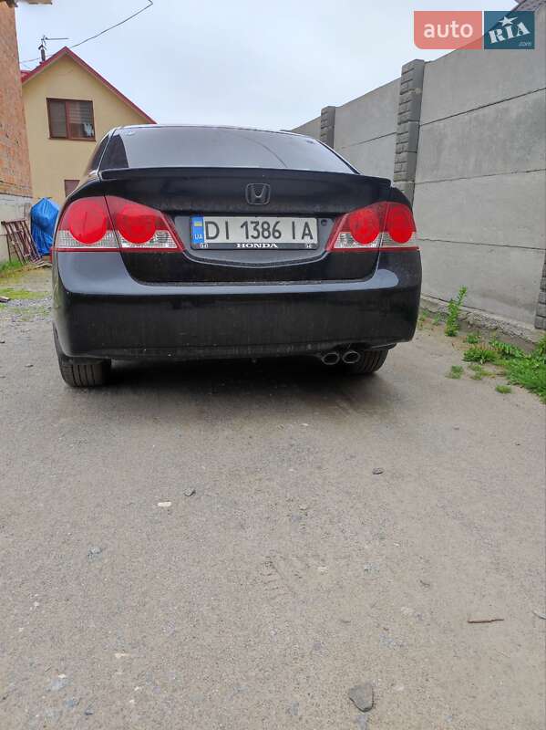 Седан Honda Civic 2007 в Остроге