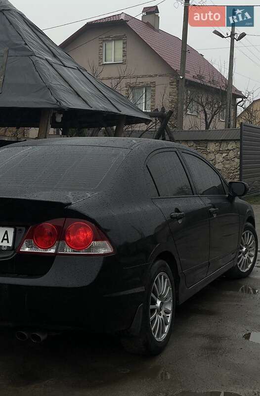 Седан Honda Civic 2007 в Остроге