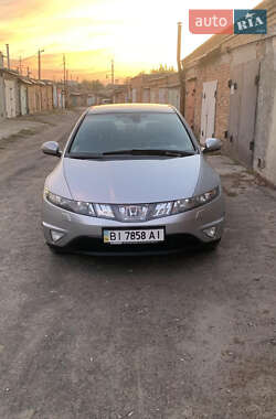 Хэтчбек Honda Civic 2006 в Полтаве