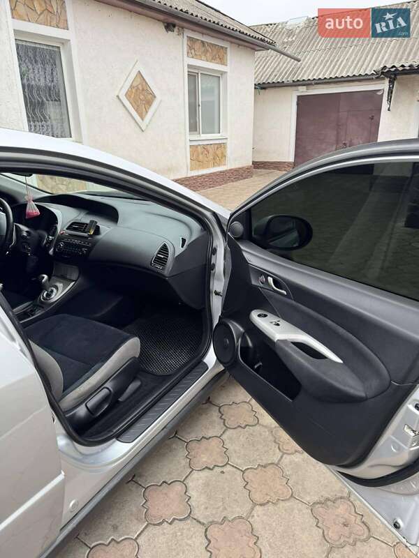Хэтчбек Honda Civic 2006 в Кривом Озере