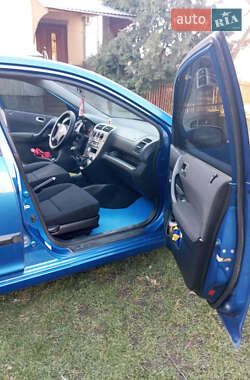 Хэтчбек Honda Civic 2004 в 