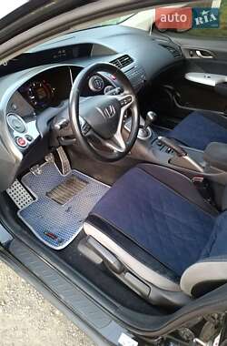 Хэтчбек Honda Civic 2006 в 