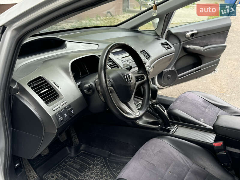 Седан Honda Civic 2006 в Дніпрі