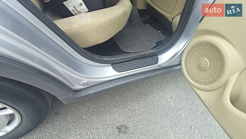 Хэтчбек Honda Civic 2006 в Вишневом